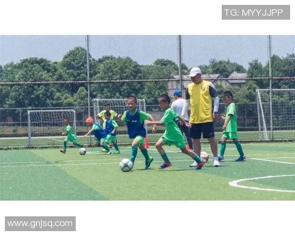 两小无猜足球明星的成长之路与梦想追逐的青春故事 两小无猜足球明星的成长之路与梦想追逐的青春故事