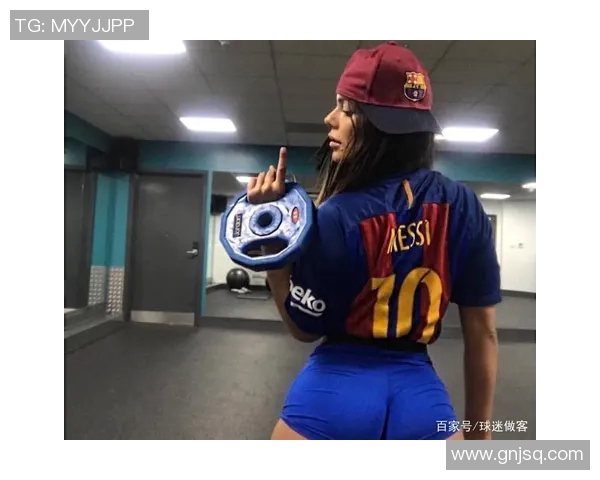 足球明星女球迷的全身纹身艺术展示与风格解析