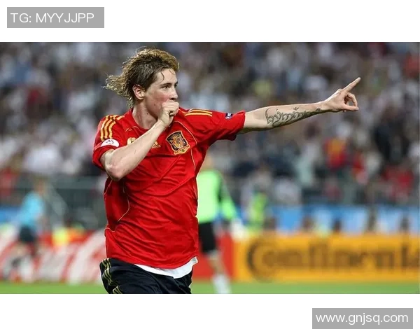 德国足球明星身着红色衣服展现激情与风采的精彩瞬间 德国足球明星身着红色衣服展现激情与风采的精彩瞬间