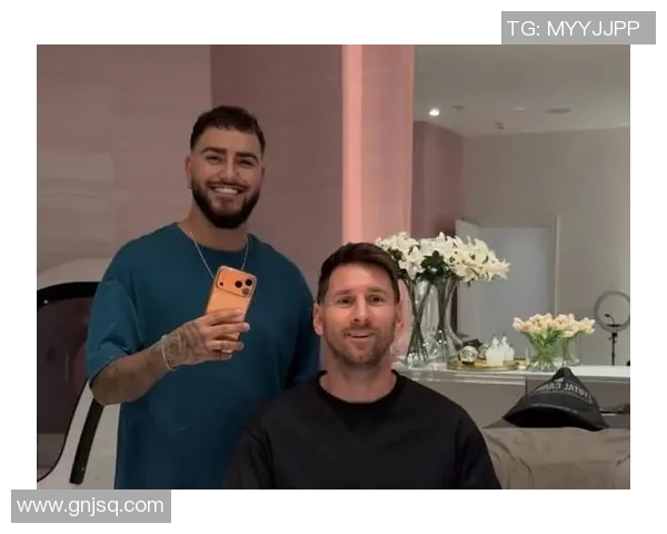 足球明星偏分发型的魅力与风格解析及经典图片展示