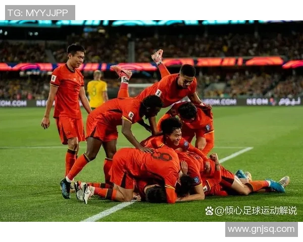 足球明星激情碰拳瞬间高清图片展示尽显友谊与竞技精神