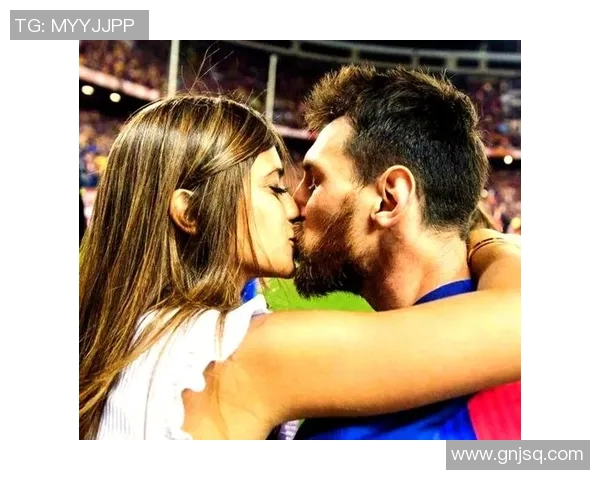 与足球明星同框拍摄的美丽女孩分享她的故事与梦想